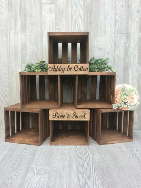 Wood Cupcake Stand, Wedding Cupcakes Rustic, Diy Cupcake Stand, Rustic Cupcakes, Reception Gifts, Cupcake Stand Wedding, Cupcake Stands, Cupcake Display, Cupcake Stand