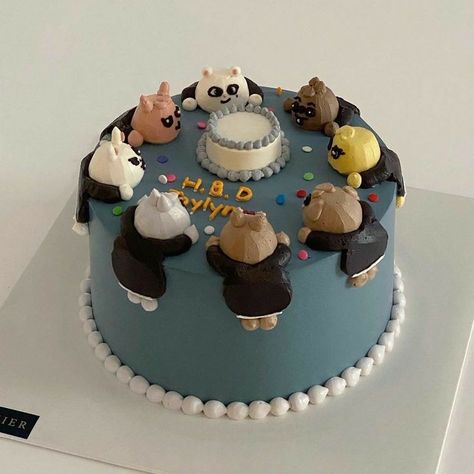 Skz Birthday Cake, Skzoo Cake, Minimalist Birthday Cake, Small Birthday Cake, Minimalist Birthday, Korean Cake, Kolaci I Torte, Funny Birthday Cakes, Simple Cake Designs