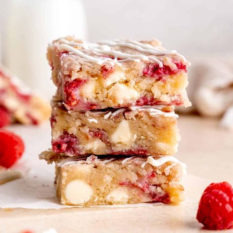 Raspberry and White Chocolate Blondies Raspberry White Chocolate Blondie Bars, Dessert Recipes Blondies, Gourmet Blondie Recipes, White Chocolate Squares, White Chocolate Raspberry Brownies, White Chocolate Blondie, Pink Blondies Recipe, Egg White Baking, Raspberry And White Chocolate Blondies