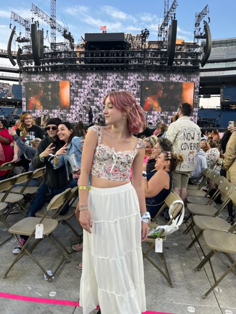 Taylor Swift Spring Outfits, Taylor Swift Folk Lore Era Outfits, Folklore Taylor Swift Era Outfits, August Eras Tour Outfit, Eras Tour White Outfit, Taylor Swift Concert Outfit Evermore Era, Eras Tour Outfit Lover Era, Eras Tour Top Ideas, Lover Eras Tour Outfits Ideas