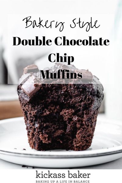 Double Chocolate Chip Muffins, Muffins Breakfast, Chocolate Muffin Recipe, Jumbo Muffins, Bakery Style Muffins, Double Chocolate Muffins, Best Bakery, Oreo Dessert, Chocolate Chip Muffins