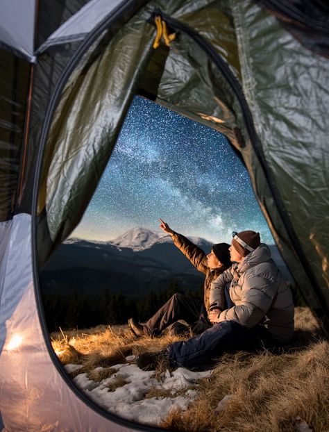 Person Sleeping, Couple Camping, Camping Couple, Camping Photo, Camping Diy, Camping Photography, Camping Aesthetic, Tapeta Galaxie, Adventure Couple