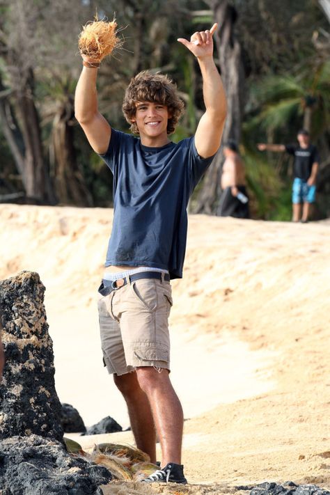 Blue Lagoon Movie, Brenton Thwaites, Australian Men, Corte De Cabelo Masculino, Athletic Men, Blue Lagoon, Celebrities Male, A Man, The Beach