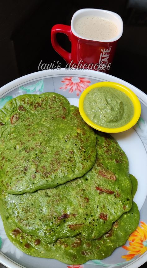 LAVI'S DELICACIES : Palak Dosa Palak Dosa Recipe, Yummy Meals, Dosa Recipe, Vegetable Curry, Fish Curry, Kids Lunch, Palak Paneer, Paneer, Chutney