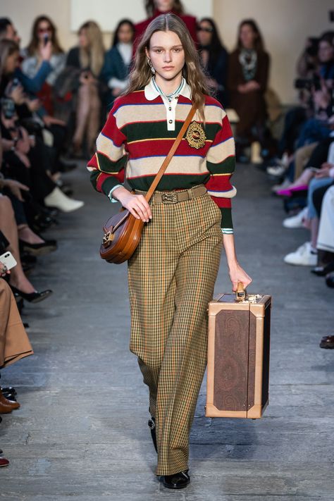 Etro Fall 2019 Ready-to-Wear Collection - Vogue Fashion 90s, Women Fashion Edgy, Vogue Germany, Mode Casual, Mode Chic, 가을 패션, Looks Style, Moda Fashion, Preppy Style