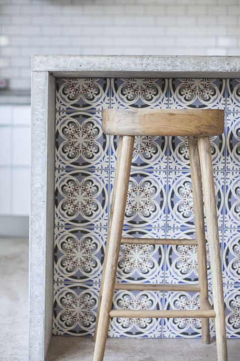 Kelly & Phil’s Incredible Bungalow Renovation Counter Detail, Rock My Style, Bungalow Renovation, Concrete Kitchen, Tile Wall, Bath Tub, Kitchen Tiles, Counter Top, Küchen Design