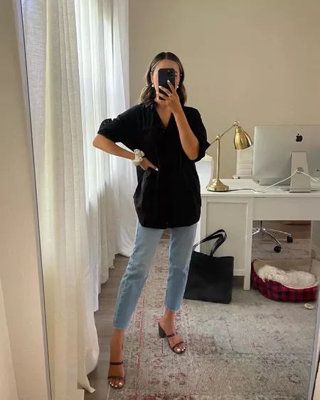 Black Oversized Shirt Outfit Women, Oversized Button Up Shirt Outfit Work, Black Shirt Outfit Women, Wedgie Jeans Outfit, Black Tunic Outfit, Jeans Blouse Outfit, Minimal Chic Summer, Blouse Outfit Ideas, Black Shirt Outfit