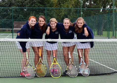 Tennis School Pictures, Tennis Team Photos, Tennis Team Pictures, Tennis Pose, Tennis Poses, Night Tennis, Tennis Senior Pictures, Tennis Shoot, Sport Photoshoot Ideas