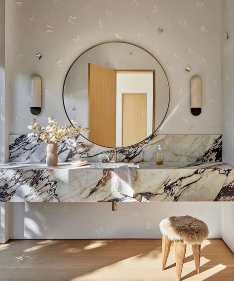 Calcutta Viola Marble Bathroom, Calacatta Viola Bathroom, Hamptons Beach House, Hamptons Beach, Deco Boheme Chic, Calacatta Viola, Room 2023, Shingle Style Homes, Sunken Living Room