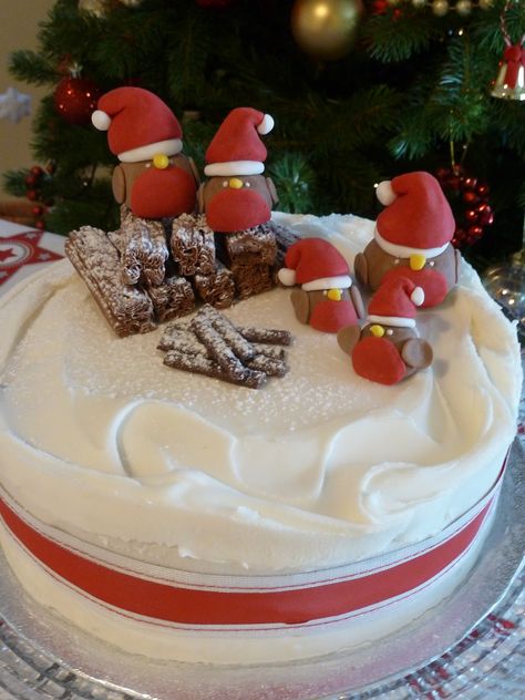 Sugar paste Robins Cake Decoration Christmas, Easy Christmas Cake, Christmas Cake Decoration, Christmas Cakes Easy, Christmas Themed Cake, Christmas Cake Pops, Christmas Cake Designs, Cake Christmas, Christmas Cake Recipes