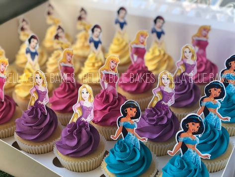 Disney Princess cake ideas your kids will go crazy for! Whoever made these cakes must've won Parent Of The Year - which one is your favourite? Creating A Disney Princess, Disney Princess Cupcakes Ideas, Princess Theme Snacks, Princess Cupcake Ideas, Disney Princess Cake Pops, Princess Cupcakes Ideas, Disney Princess Cake Ideas, Princes Cake, Princess Cake Ideas