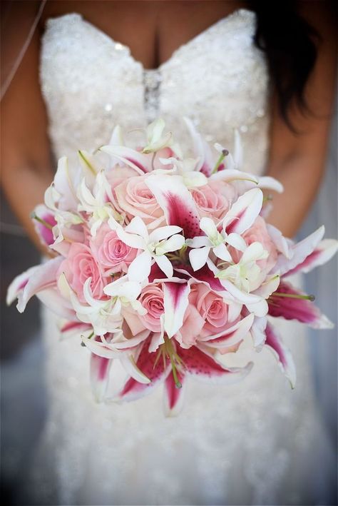 Stargazer Bouquet, Pink Beach Wedding, Beach Bouquet, Beach Wedding Pink, Wedding Party Bouquets, Beach Wedding Locations, Beach Wedding Decorations Reception, Ice Lollies, Beach Wedding Centerpieces