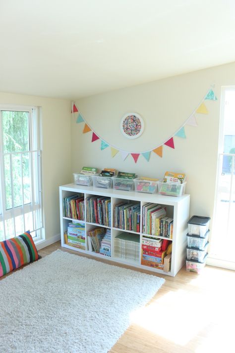 Kids Book Shelf Ideas, Playroom Banner, Organized Bookshelf, Colorful Banner, Basement Playroom, Storage Cubes, Toy Room, Playroom Storage, Playroom Design