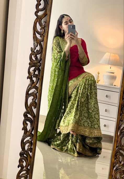 Frock Pant Design, Garara Kurti Design, Gharara Designs Pakistani, Gharara Designs Indian, Garara Designs Pakistani Dresses, Traditional Pakistani Dresses, Garara Designs, Garara Dress, Gharara Designs