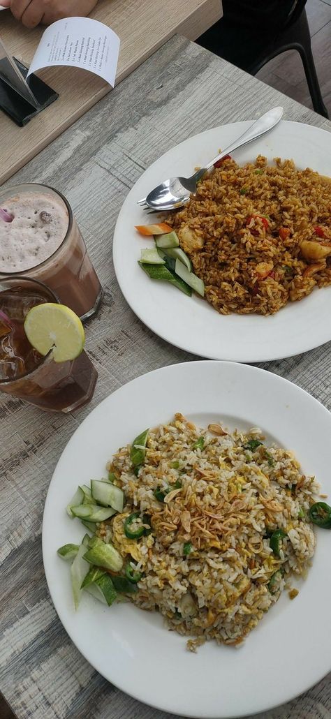 Fried Rice Aesthetic, Rice Aesthetic, Sambel Ijo, Best Rice, Indonesian Cuisine, Healthy Foodie, Indonesian Food, Food Obsession, Pretty Food