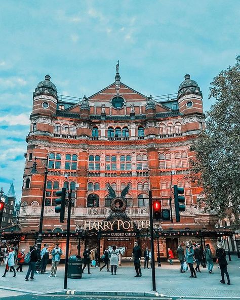 Harry Potter Museum London, Harry Potter Hotel, Harry Potter Museum, London Harry Potter, Harry Potter Places, Hotels In London, Hotel In London, London Aesthetic, London Museums