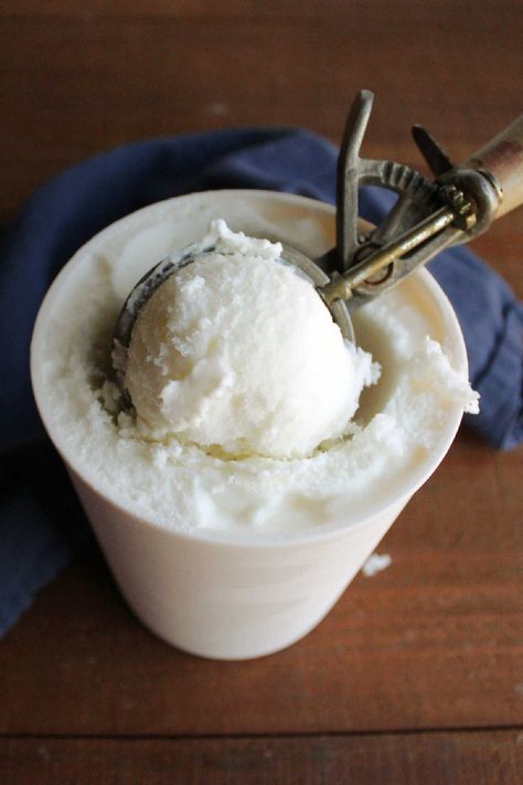 Easy Vanilla Ice Cream from Half and Half 5 Low Carb Ice Cream Recipe, Sugar Free Ice Cream, Lime Sherbet, Desserts Keto, Low Carb Ice Cream, Homemade Vanilla Ice Cream, Coconut Ice, Keto Ice Cream, Coconut Ice Cream