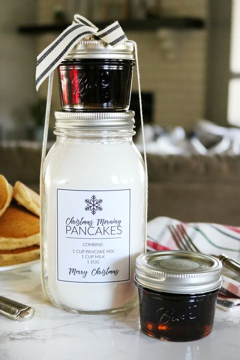 Diy Neighbor Christmas Gifts, Pancake Mix In A Jar, Pancakes In A Jar, Morning Pancakes, Homemade Pancake Mix, Mix In A Jar, Christmas Neighbor, Easy Diy Christmas Gifts, Neighbor Christmas Gifts