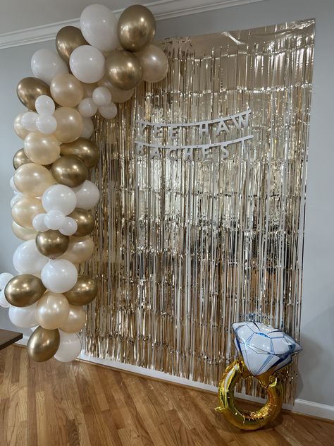 We are loving this neutral bachelorette decor. Gold, light pink and white are the perfect backdrop colors Gold White Party Decoration, White And Gold Bachelorette Party Decor, White Bday Decorations, Bachelorette Party Picture Backdrop, Bachelorette Party Gold And White, Gold Hen Party, Golden Gals Bachelorette, Bachelorette Photo Wall Backdrop Ideas, White And Gold Decor Party