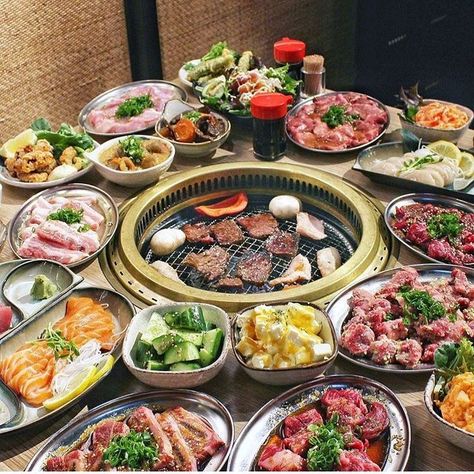 Korean Bbq Menu, Japanese Yakiniku, Japanese Food Photography, Korean Bbq Grill, Bbq House, Charcoal Grilling, Table Products, Bbq Equipment, Bbq Table