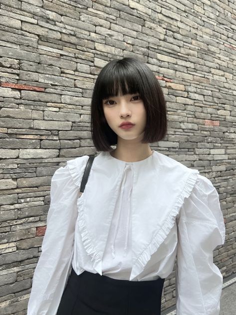 Classic Bob Haircut With Bangs, Elegant Short Hair, Classic Bob Haircut, Long Bridal Hair, Hair Inspiration Short, Bob Haircut With Bangs, Haircut Designs, Short Straight Hair, Shot Hair Styles