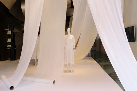 Exhibition Display Design, Selvedge Magazine, Fabric Installation, Window Display Design, Exhibition Display, Display Design, Stage Design, Museum Of Modern Art, Issey Miyake