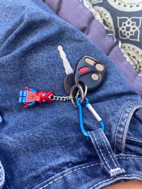 Pants Accessories Men, Men Car Accessories, Car Decorations Interior Men, Men’s Car Accessories, Spider-man Car, Caribeaner Keys, Cool Car Accessories For Guys, Car Key Keychain, Car Key Lanyard