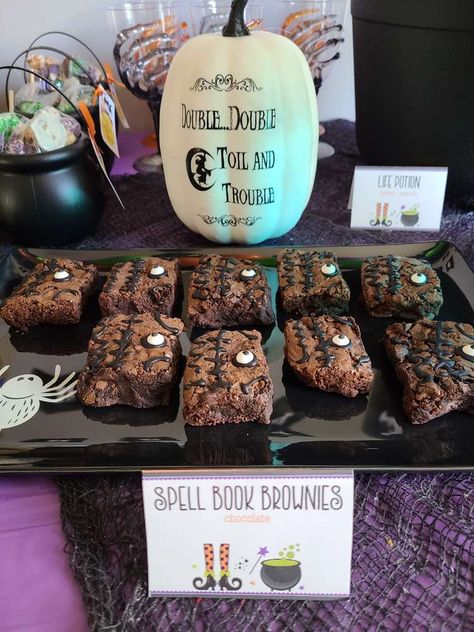 Halloween Party Hocus Pocus Theme, Hocus Pocus Sleepover Ideas, Hocos Pocos Party, Hocus Pocus Slumber Party, Hocus Picks Party, Hocus Pocus First Birthday Party, Halloweentown Birthday Party, Hocus Pocus 3rd Birthday, Hocus Pocus Cupcake Ideas