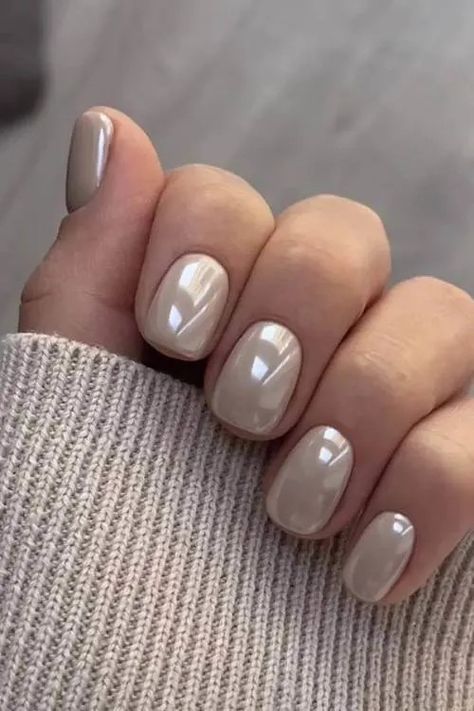 Fall 2024 Manicure Colors, Fancy Nails For Wedding, Fall Nails Manicures Autumn, Fall Wedding Nails For Bridesmaid, Extra Short Fall Nails, Super Short Fall Nails, Nail Trends Fall 2024, Fall Bride Nails, Nail Polish With Chrome