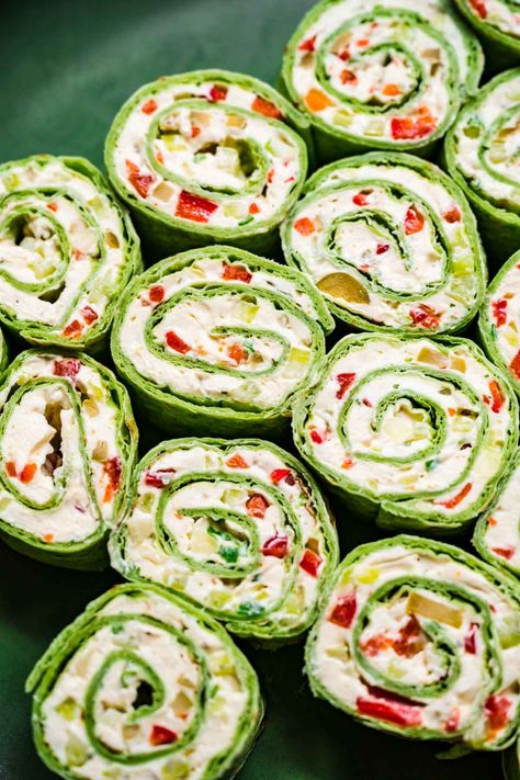 Christmas Roll Up Appetizers, Christmas Tortilla Pinwheels, Christmas Roll Ups Cream Cheeses, Christmas Tortilla Roll Ups, Vegetable Pinwheel Appetizers, Vegetable Roll Ups Tortilla Pinwheels, Christmas Tree Pinwheel Appetizer, Pinwheel Appetizers Veggie, Green Tortilla Pinwheels