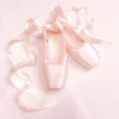 ♡ Chin Up, Princess ♡ Pinterest : ღ Kayla ღ Romeo I Julia, Anna Louise, Ballerina Princess, Pink Ballet Shoes, Ballet Pointe Shoes, Princess And The Pauper, Tout Rose, Prima Ballerina, Princess Anna