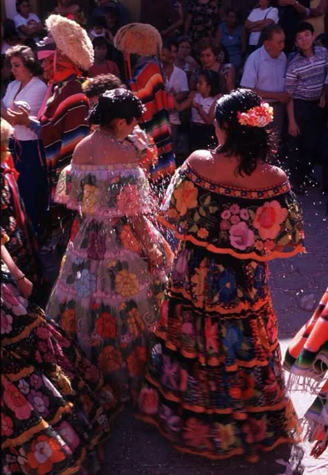 Mexican Beauty Folklorico Dresses, Colourful Things, Latin Culture, Beautiful Mexico, Mexican Pride, Latina Aesthetic, Mexico Fashion, Ballet Folklorico, Mexican Culture Art