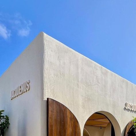 Jacquemus Pop Up Store, Jacquemus Pop Up, Jacquemus Store, Virtual Showroom, Aesthetic Stores, New Location, Store Interior, St Tropez, Beige Aesthetic