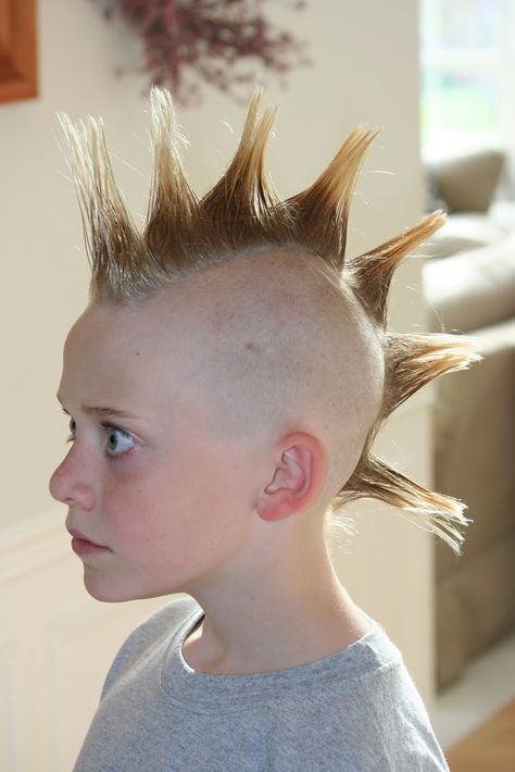 boy with mohawk haircut Spiked Mohawk, Kid Boy Haircuts, Boys Fade Haircut, Kids Hairstyles Boys, American Funny Videos, Mohawk Haircut, Cool Boys Haircuts