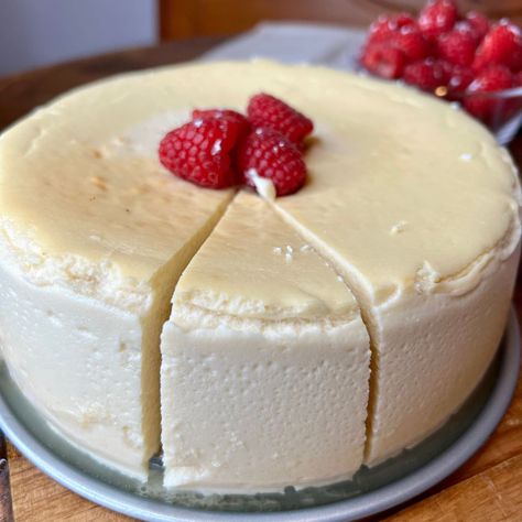 WW Crustless Vanilla Cheesecake with Cottage Cheese - SueSeaQPI Oat Cheesecake Crust, No Bake Cottage Cheese Cheesecake, Cottage Cheese Cheesecake No Bake, Ww Dessert Recipes, Cheesecake With Cottage Cheese, Recipes With Cottage Cheese, Cottage Cheesecake, Weight Watchers Cheesecake, Cottage Cheese Dessert Recipes