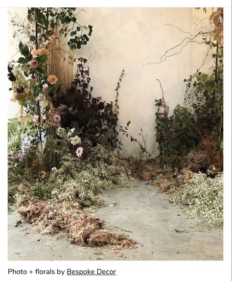 Fall Wedding Ceremony Decorations, Fall Wedding Ceremony, Flower Installation, Studio Foto, Floral Backdrop, Floral Photo, Ceremony Backdrop, Deco Floral, Wedding Ceremony Decorations