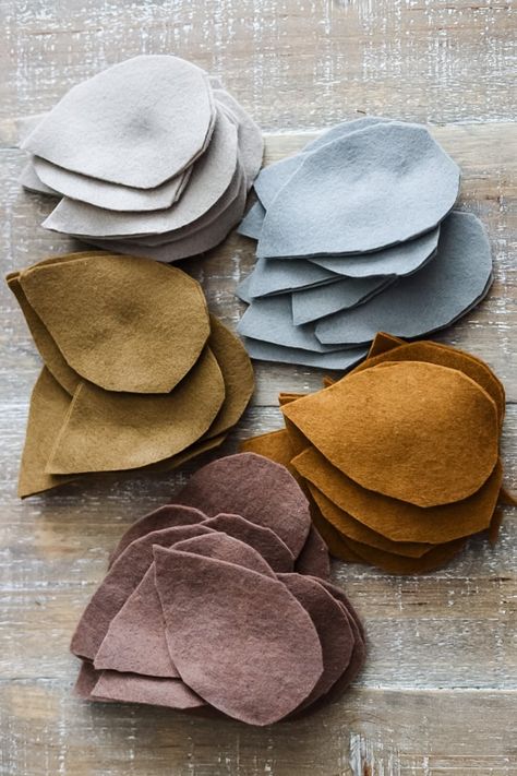 DIY Neutral Felt Leaf Garland: A Cozy Autumn Home Decor Craft - Cottage On Bunker Hill Burlap Thanksgiving Decor, Felt Table Decorations, Diy Felt Fall Leaf Garland, Apple Garland Diy, Felt Leaf Garland Autumn, Neutral Fall Garland, Felt Pinecones Diy, Felt Autumn Garland, Felt Garland Fall