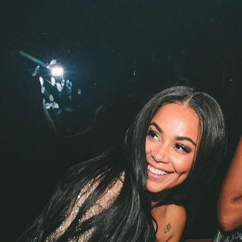 Lauren London on Instagram Lauren London Pfp, Lauren London 2023, Lauren London Aesthetic, Lauren London 2000s, Lady London, Laura London, Ideal Face, Lauren London Nipsey Hussle, Boogie Board