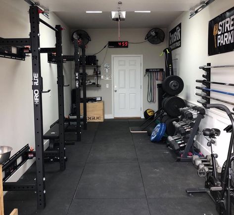 Gym Office Combo, Home Gym Office Combo, Crossfit Garage Gym, Crossfit Home Gym, Fitness Rooms, Home Gym/office, Small Home Gyms, Modern Home Gym, Home Gym Basement