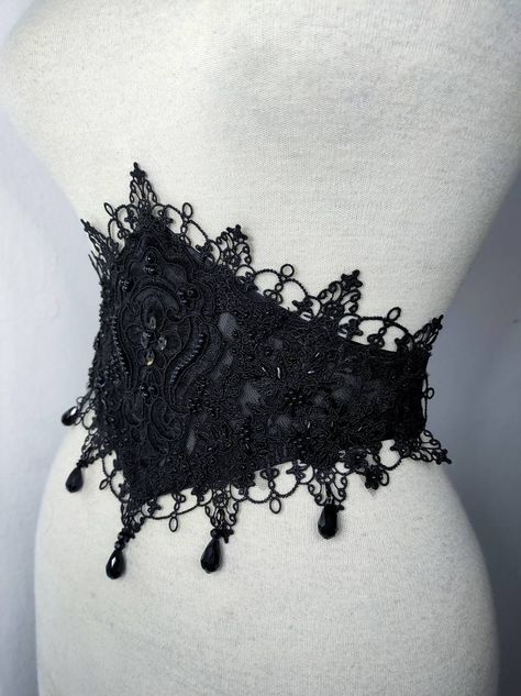 Gothic waist belt with luxury Italian beaded lace. Decorated with macramé pointed lace and glass black teardrops. Adjustable with elastic band and metallic regulators. (Pics of the closure are an example) Light boned with syntethic whalebones. Can be worn alone, on dresses, on jackets or on corsets, as you wish! 🌹*SIZE* 🌹 I'll set the elastic band to fit your personal size, PLEASE send me your waist measure when you purchase It . Please feel free to ask me, if you have questions. Allow 1 week