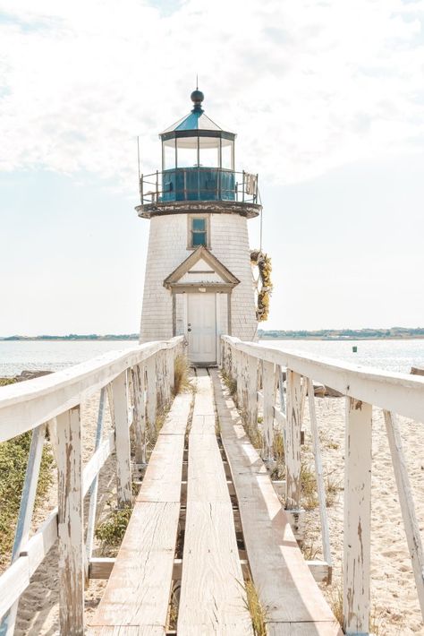 Styling Harvard Travels: Spring in Nantucket - Styling Harvard Nantucket Aesthetic Wallpaper, New England Beach House Decor, Nantucket Wall Art, Nantucket Painting, Nantucket Photography, Lighthouse Video, Nantucket Spring, Nantucket Winter, Nantucket Vibes