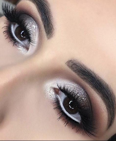 Black Smokey Eye With Silver Glitter, Smokey Eye Silver Glitter, Makeup Ideas For Black And White Outfit, Silver Eye Makeup Look, Smokey Eye Makeup Silver, Sliver Makeup Ideas, Black Makeup Looks For Prom, Sparkly Smokey Eye Makeup, Black And Silver Eyeshadow