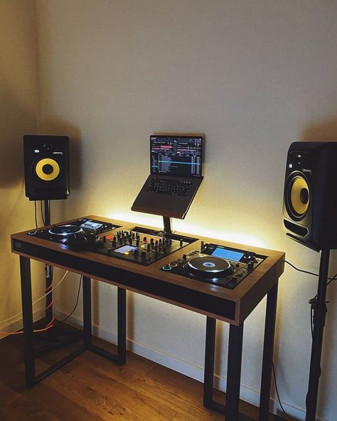 DJ Music on Instagram: “Desk integrated DJ Setup!😍 - Follow @djayable  Follow @djayable - By @voysax  #dj #djset #djlife #pioneerdj #music #djing #djs #edm…” Dj Kit, Spotify Podcasts, Dorm Room Setup, Dj Pult, Home Studio Desk, Music Production Equipment, Dj Decks, Dj Table, Home Recording Studio Setup