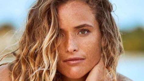 Courtney Conlogue’s SI Swim Photoshoot in Turks and Caicos Will Make You Want to Book a Flight. The pro surfer dazzled during her feature for the 2020 issue. Swim Photoshoot, Professional Surfers, Swimsuits Photoshoot, Pro Surfers, Si Swimsuit, Never Look Back, Beach Bunny, Swimwear Brands, Big Waves