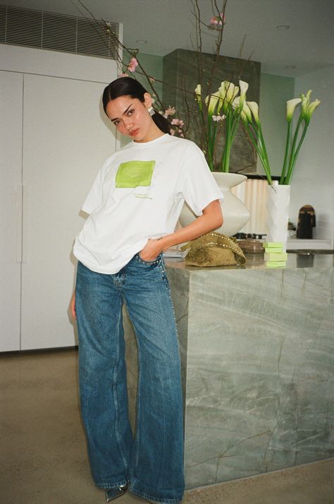 Beauty beyond the expected. Our oversized tee is the perfect addition to your capsule wardrobe and a way to turn heads, with our unique graphic. Crafted with a sturdy cotton that forms a boxy appearance. Each tee is slightly oversized and cropped to bring a sophisticated approach to the traditional oversized tee. Graphic: A Honeydew melon carved into a soap, with bubbles MADE IN AUSTRALIA. Fabric- 100% Cotton. Digital Print on the front of the shirt. Care: Cold gentle hand wash inside out ONLY; lay flat to dry inside. Steam or cool iron. DO NOT: tumble dry, machine wash, spin, wring, bleach, lay in sun, steam or iron over print. This garment is made to fit boxy. We recommend taking your normal size or a size up for a more oversized fit. Portia is 175cm, an AU S and wears a size MEDIUM (M). Tshirt Over Collared Shirt, Oversized Graphic Tee Outfits, Graphic Tee Styling, Print Tee Outfit, Mode Mischief, Cropped Tee Outfit, T Shirt And Jeans Outfit, Graphic T Shirt Outfit, Graphic Tee Fits