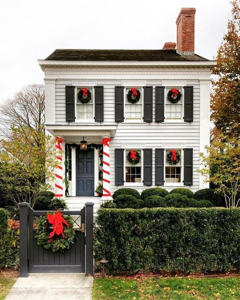 Good Rum, Christmas Blessings, Christmas Outdoor, Christmas Inspo, Days Until Christmas, House Exteriors, Hamptons Style, Pretty Decor, Neighbor Gifts