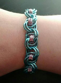 Pretty sure this is Ocean Waves....could do three colors on this: the 2x2 chain, the orbitals, and the triple set in the middle. Wonder how picky the AR is... Chainmaille Jewelry Patterns, Chain Maille Patterns, Jump Ring Jewelry, Chainmaille Jewelry, Chainmail Jewelry, Wedding Engagement Rings, Chainmaille Bracelet, Chain Maille Jewelry, Chain Maille