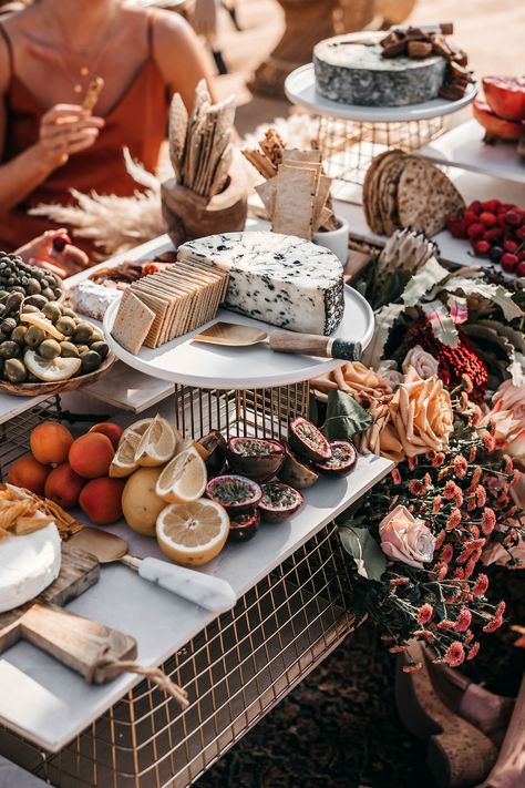 wedding grazing table Boho Grazing Table, Boho Buffet, Food And Desserts, Boho Glam Wedding, Glam Inspiration, Top Wedding Trends, Grazing Table, Boho Trends, Eco Friendly Wedding