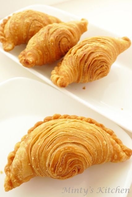 Resep Puff Pastry, Curry Puff Recipe, Curry Puffs, Curry Puff, Malaysian Dessert, Masakan Malaysia, Puff Recipe, Savory Pastry, Asian Snacks