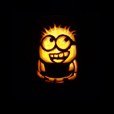 Minion pumpkin Minion Jack O Lantern Ideas, Minion Carved Pumpkin, Minon Pumpkins Carving, Pumpkin Minions, Pumpkin Carving Ideas Funny, Minion Pumpkins, Despicable Me Funny, Pumpkin Inspo, Kids Food Crafts